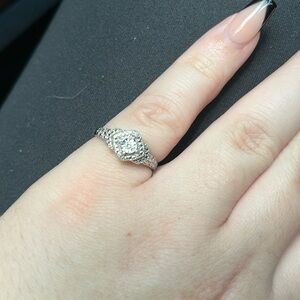 Beautiful silver ring, with real accent diamond!